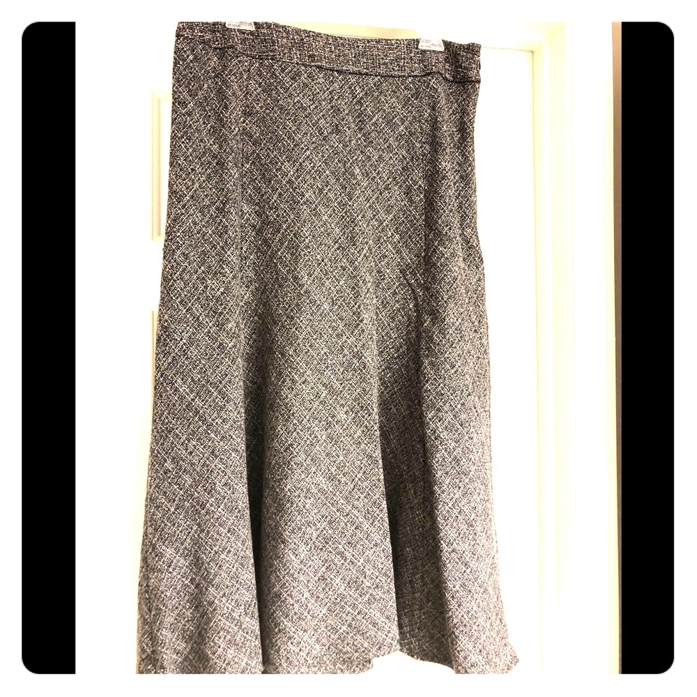 JM Collection Black and white skirt